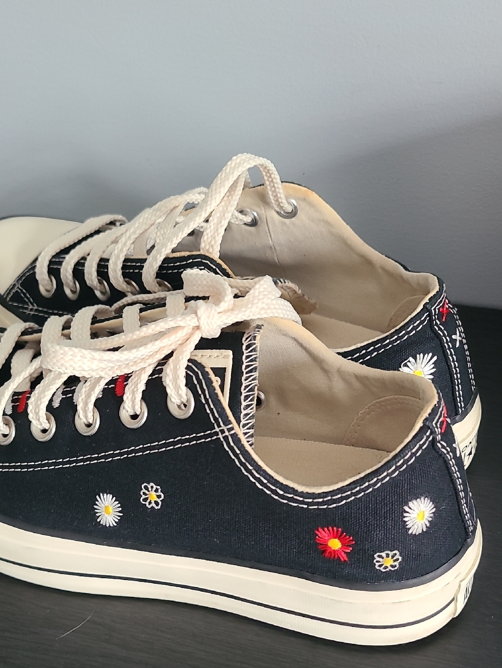 Converse Chuck Taylor All Star Lift Low Daisy Embroidery Black Size 8.5 567994C - Picture 11 of 12